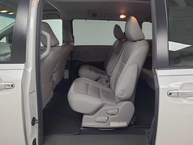 2015 – Toyota – Sienna