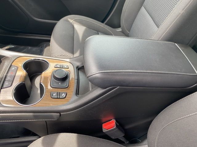 2022 GMC Acadia SLE - Light Stone exterior view 18