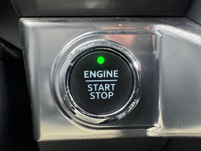Used 2021 Blue Ford Lariat image 31