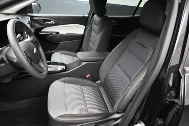 Used 2025 Chevrolet Trax SUV