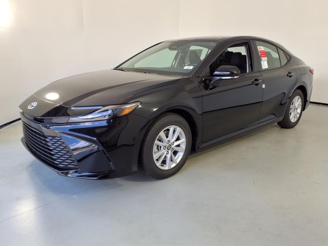 2025 Toyota Camry LE photo