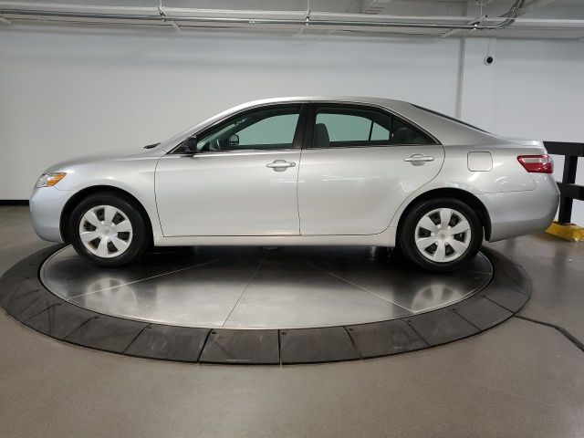 Used 2009 Gray Toyota LE image 4