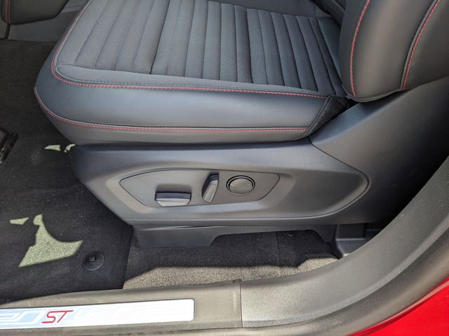 2026 Rapid Red Metallic Tinted Clearcoat Ford Explorer ST-Line RWD SUV
