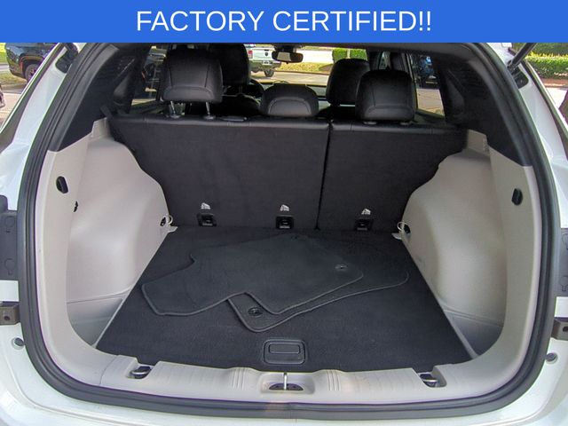 Used 2024 White Jeep Latitude image 33
