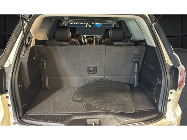 Used 2014 White Diamond Clearcoat GMC Denali image 28