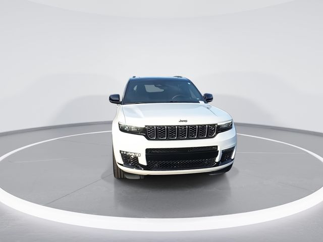 Used 2023 White Jeep Summit image 3