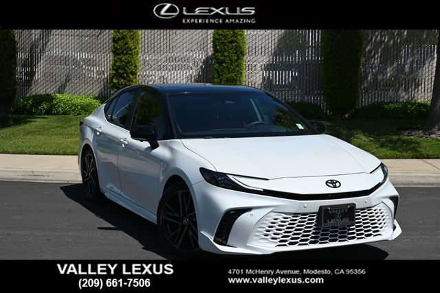 Wind Chill Pearl/Midnight Black Metallic 2025 Toyota Camry XSE FWD Sedan Front-Wheel Drive Continuously Variable Transmission