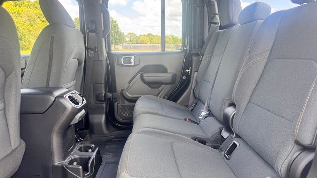 new 2025 Jeep Gladiator car, priced at $33,237