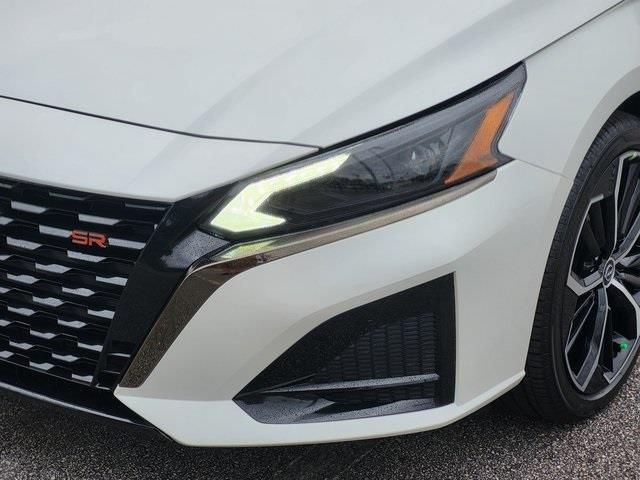 New 2025 White Nissan 2.5 SR image 7