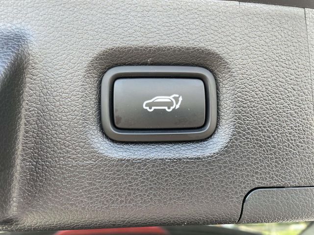 Used 2023 Black Hyundai SEL image 9