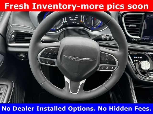 2026 Chrysler Pacifica Limited Silver at Mac Haik CDJR North Houston
