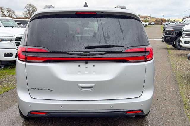 new 2026 Chrysler Pacifica car, priced at $47,675