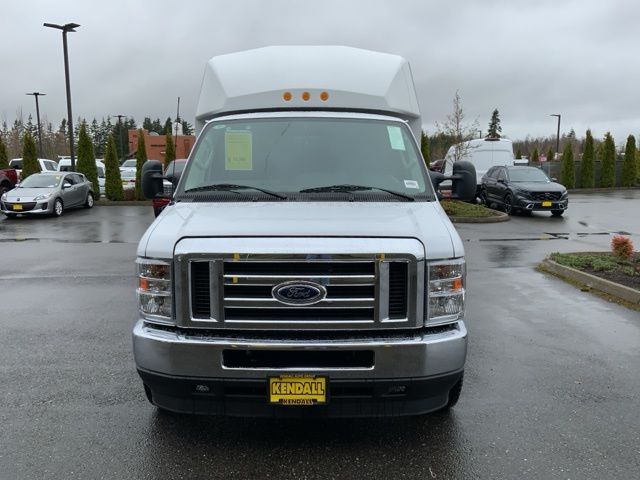 New 2025 Oxford White Ford Base image 2