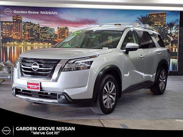 2022 Nissan Pathfinder SL
