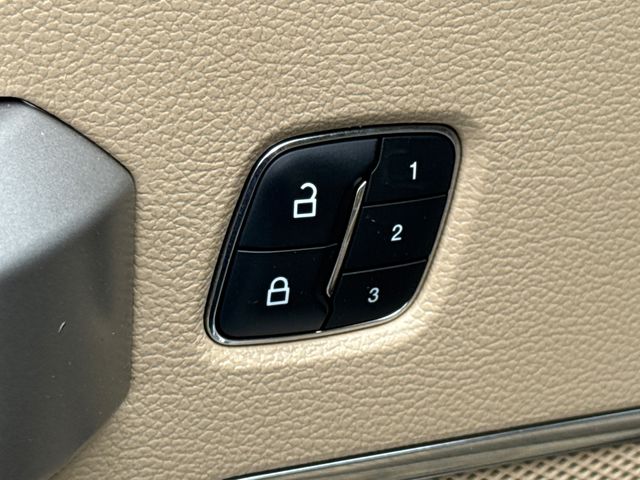 Used 2019 White Ford Lariat image 21