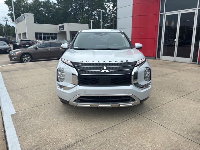 2024 Mitsubishi Outlander SE  at Royal Nissan