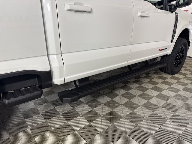 2025 Star White Metallic Tri-Coat Ford Super Duty F-350 SRW Lariat 4X4 Truck