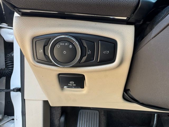 Used 2017 White Lincoln Reserve image 22