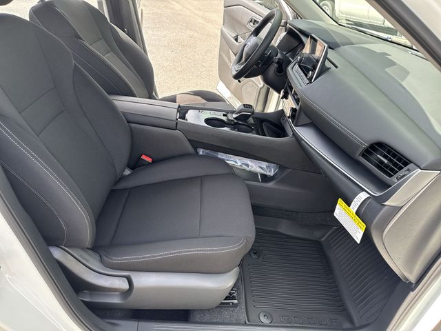 Used 2026 White/off-white Nissan S image 10