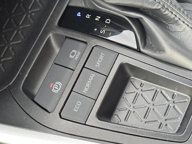 2023 Toyota RAV4 XLE:B02167