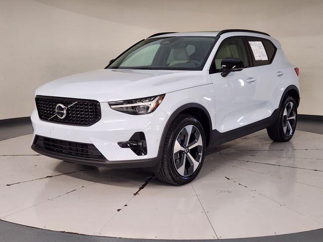 2026 Volvo XC40 B5 Plus