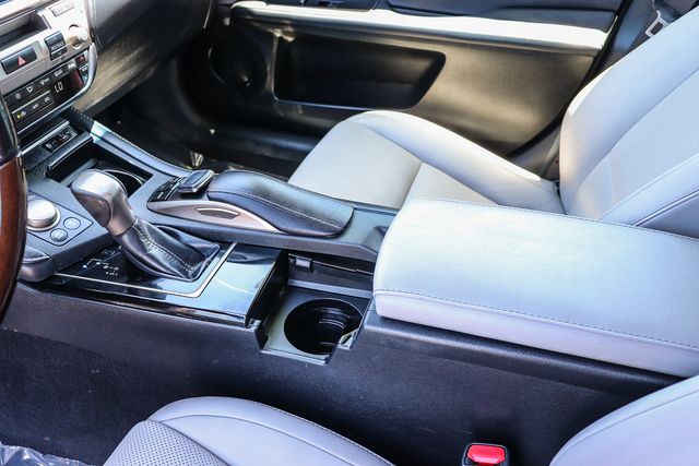 Used 2018 Silver Lexus 300h image 22