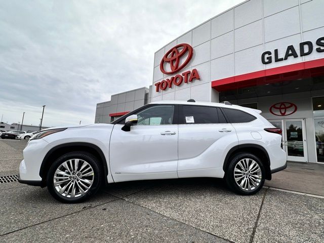 new 2026 Toyota Highlander Hybrid car
