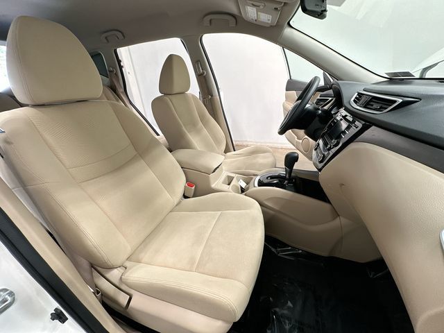 2016 Nissan Rogue SV White at Rafferty Subaru