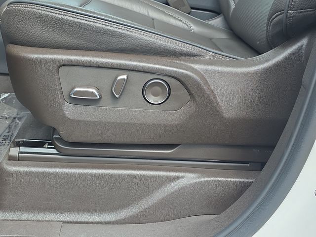 Used 2024 White GMC Denali image 31