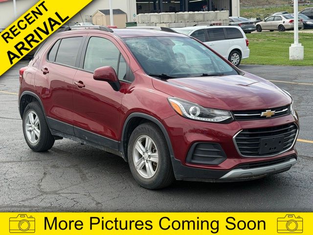 Red (Crimson Metallic) 2022 Chevrolet Trax LT FWD SUV / Crossover Front-Wheel Drive 6-Speed Automatic