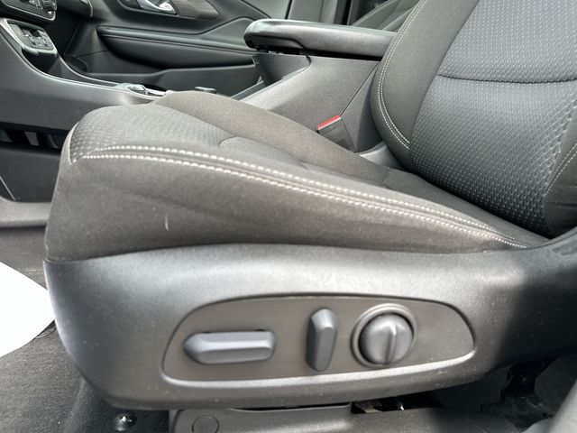 Used 2022 White GMC SLE image 16