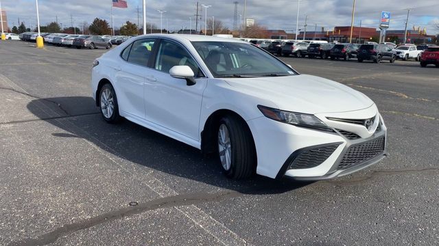 2022 Toyota Camry SE 2