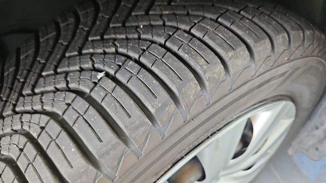 Used 2013 Tropical Sea Metallic Toyota LE image 32