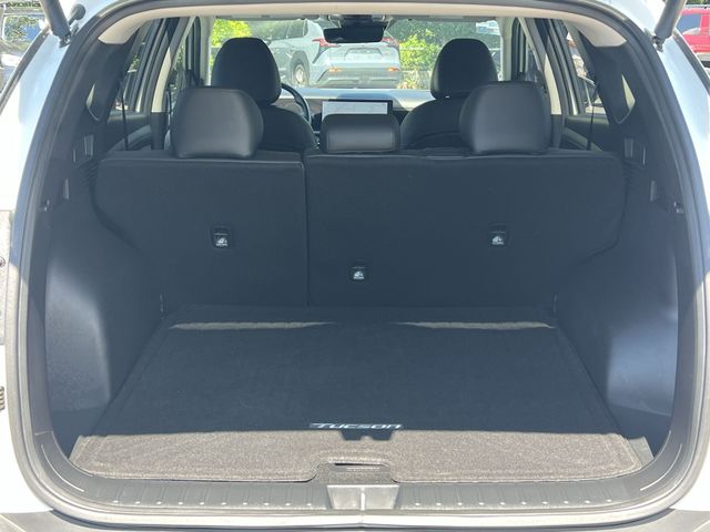 Used 2025 White Hyundai SEL Convenience image 40