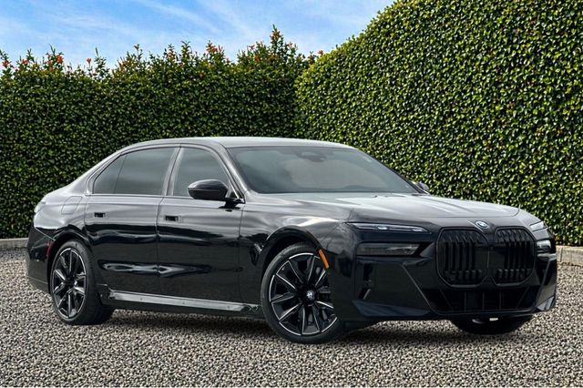 Used 2025 Black BMW xDrive60 image 2
