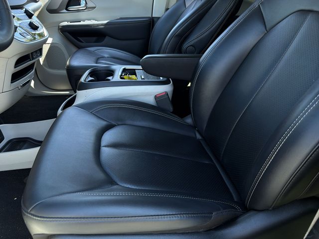 Used 2024 Black Chrysler Touring L image 21