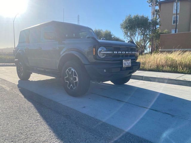 Carbonized Gray Metallic 2023 Ford Bronco Outer Banks Advanced 4-Door 4WD SUV / Crossover Four-Wheel Drive Automatic