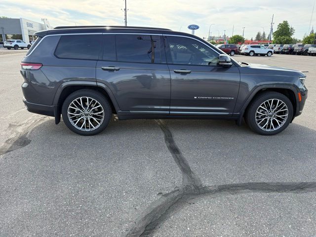 2024 Baltic Gray Metallic Clearcoat Jeep Grand Cherokee L Summit 4X4 SUV