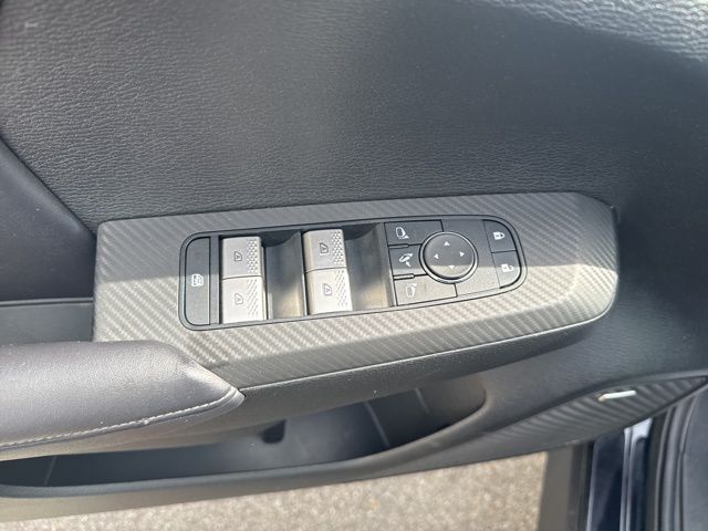 Used 2025  Mitsubishi SE image 16