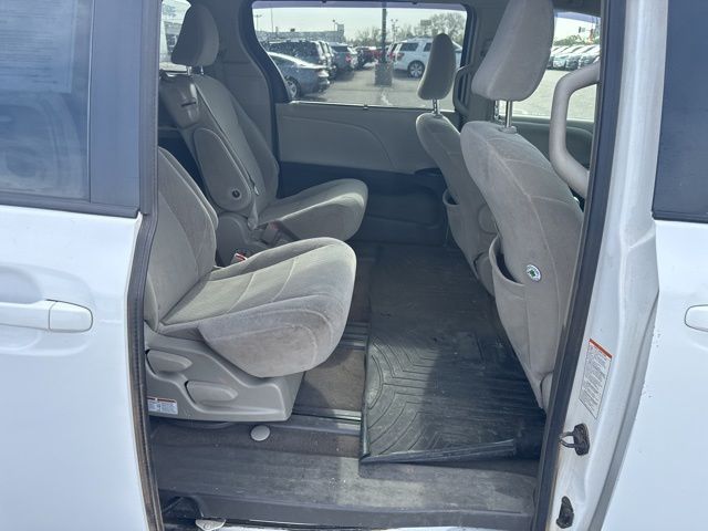 2015 White Toyota Sienna LE FWD Van