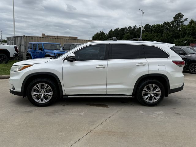 2015 Toyota Highlander XLE V6 White at Community Honda