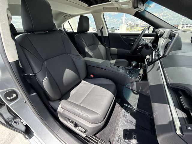 Used 2022 Lexus ES Sedan