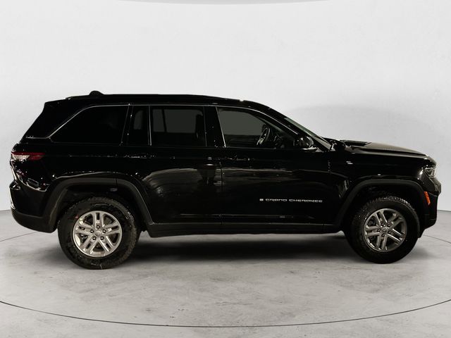 New 2025 Diamond Black Jeep Laredo image 6