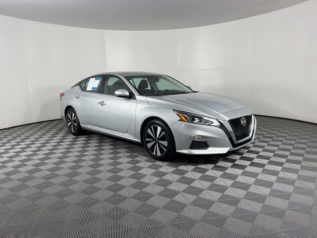 2022 Brilliant Silver Metallic Nissan Altima 2.5 SV Sedan