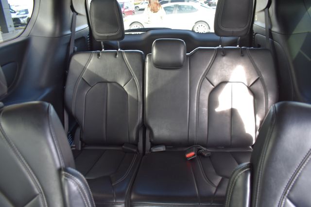 Used 2025 Chrysler Pacifica Van
