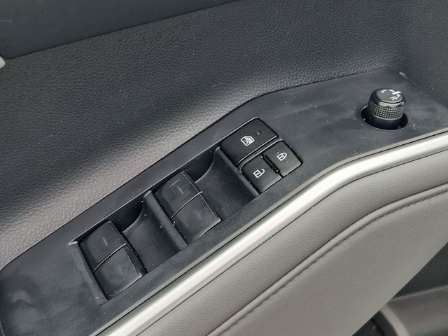 2023 Toyota Highlander - Image 16