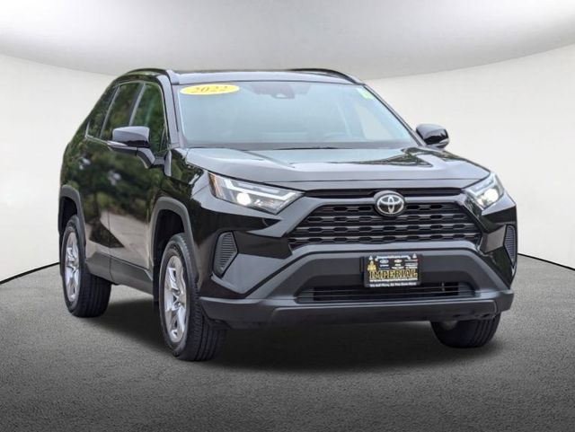 2022 Toyota RAV4 XLE 2