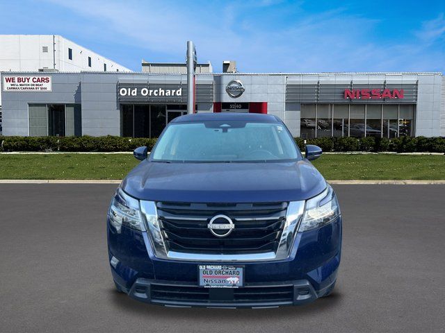 View vehicle photo 2