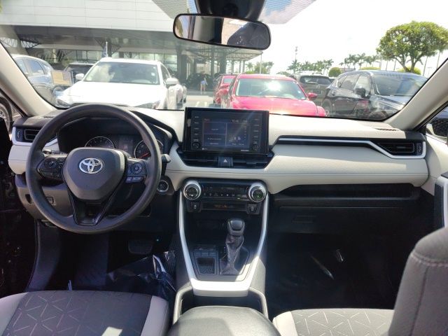 2021 Toyota RAV4 XLE 22