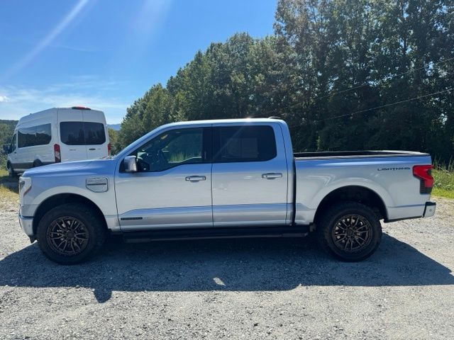 Used 2022 Blue Ford Lariat image 4